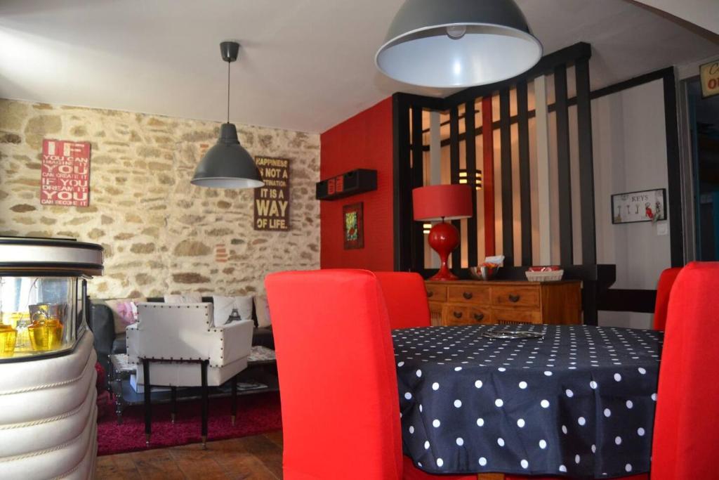 Propriete de 2 chambres avec wifi a Saint Pol de Leon a 1 km de la plage