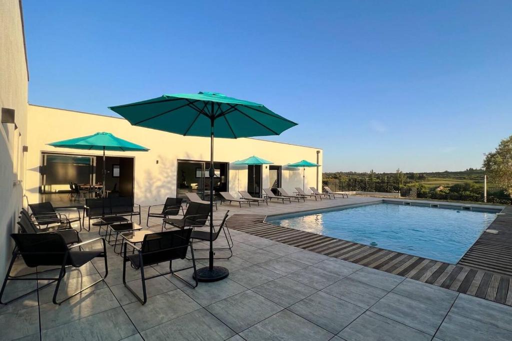 Villa de 6 chambres avec piscine privee terrasse et wifi a Saint Pons de Mauchiens photo 2
