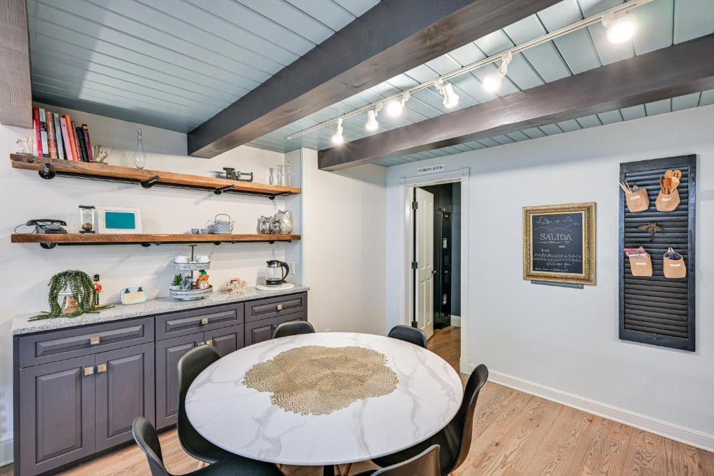 Historic Palace Loft with Reserved Parking Space! photo 3