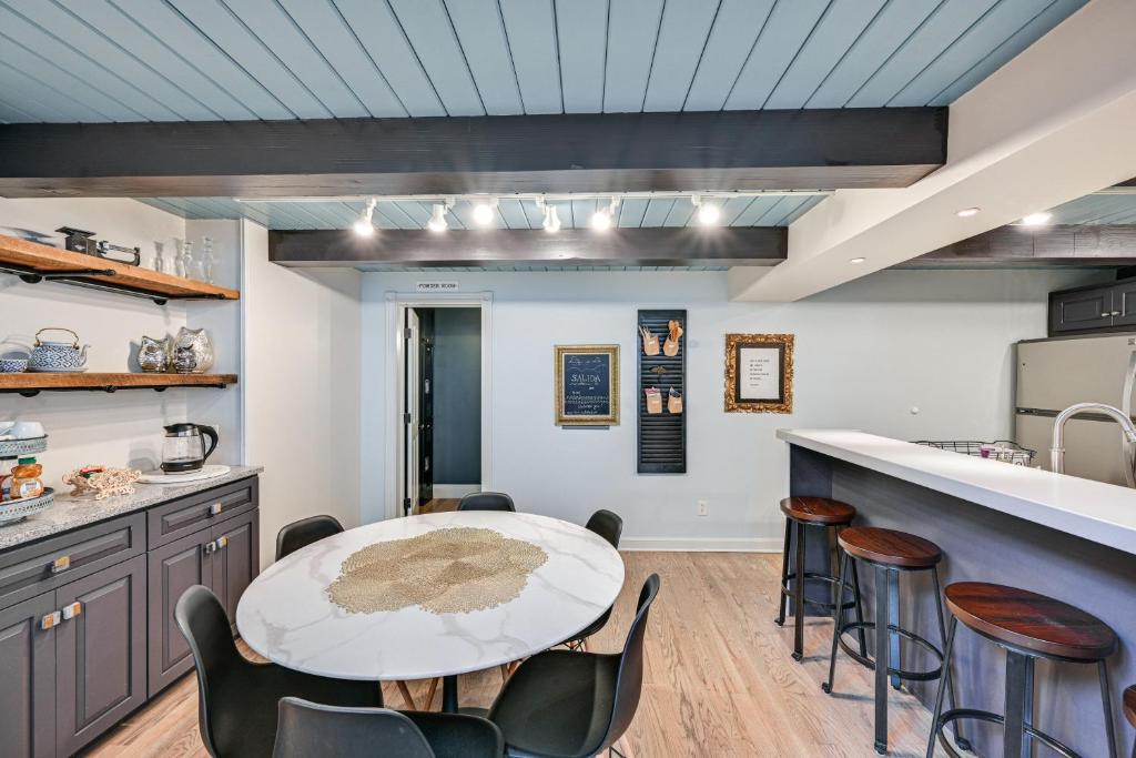 Historic Palace Loft with Reserved Parking Space! photo 4