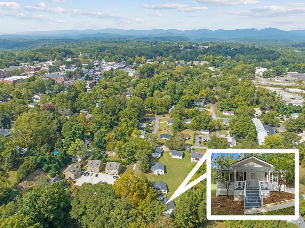 New Listing! Downtown Dahlonega Destination photo 4