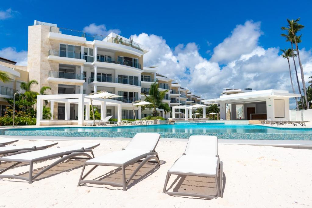 Family Getaway Apartment - Right On The Beach photo 1