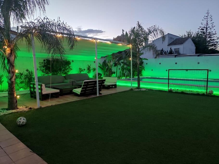 Apartamento privado con piscina y jardin compartidos. photo 1