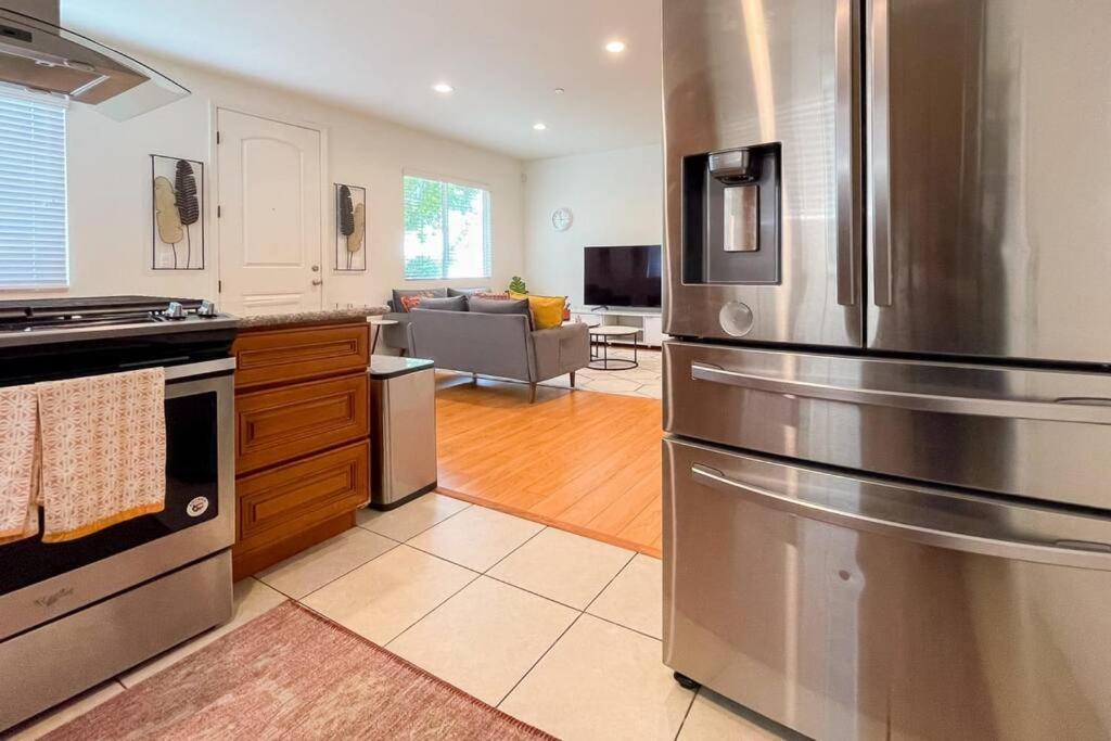 Up to 20% off weekly stay 3BR 2.5 miles to airport photo 4