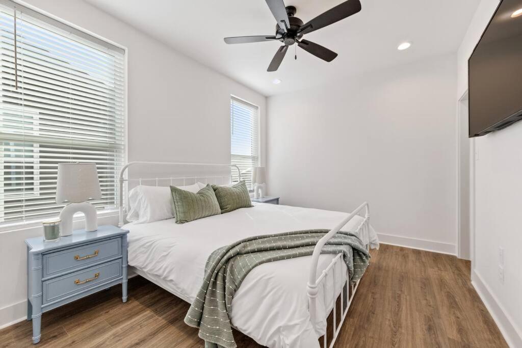 Cypress House*Cozy, Chic, and yours to book now! photo 2