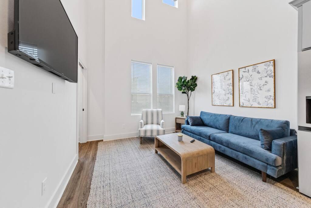 Cypress House*Cozy, Chic, and yours to book now! photo 3