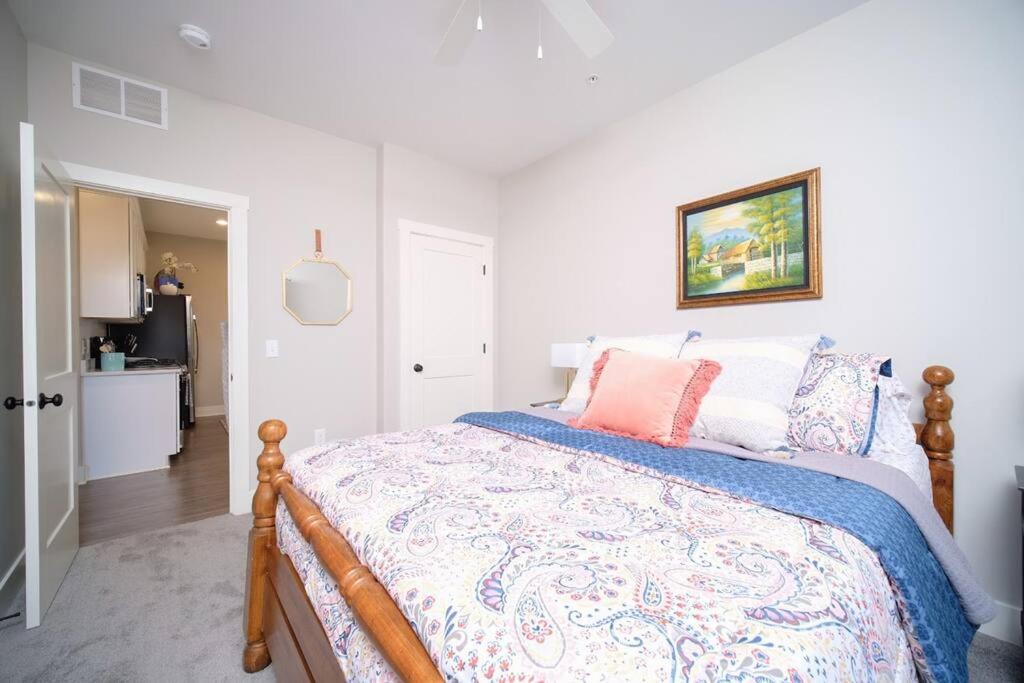 Main Floor Cozy 2 Bedroom Condo in Bettendorf photo 3