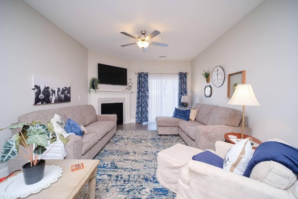 Main Floor Cozy 2 Bedroom Condo in Bettendorf photo 4