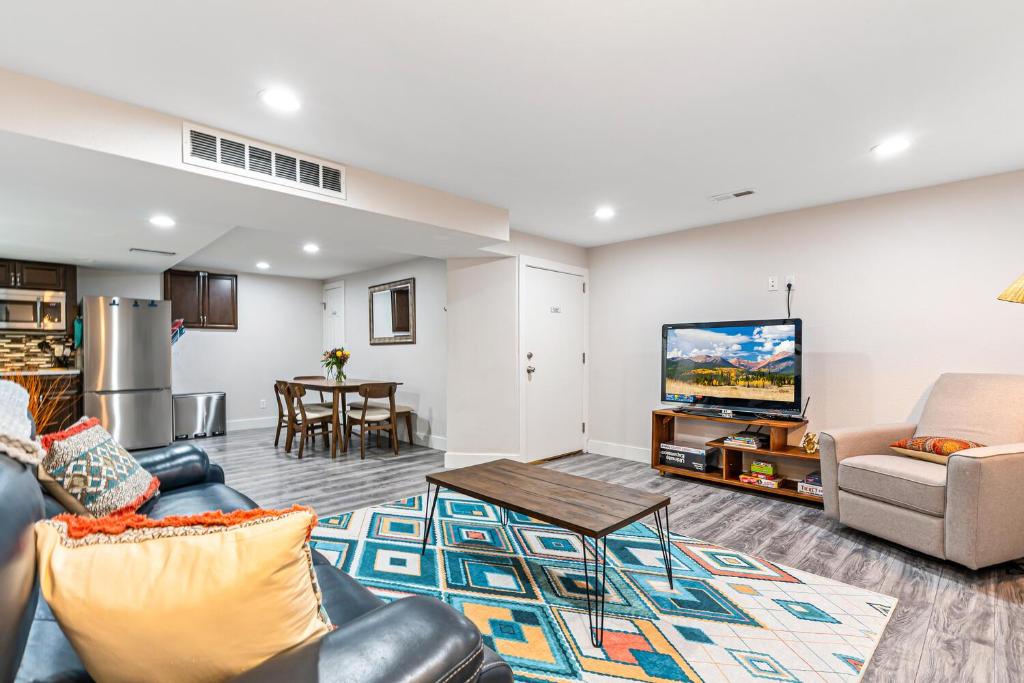 Family Friendly 2bd1ba, Close To 70 Exit photo 1