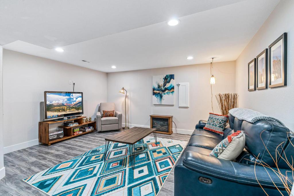 Family Friendly 2bd1ba, Close To 70 Exit photo 2