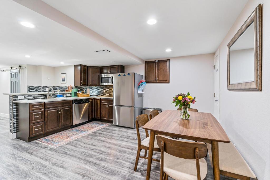 Family Friendly 2bd1ba, Close To 70 Exit photo 3