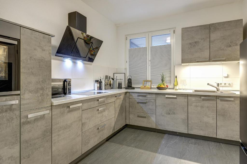 Zentrale Design Wohnung in Ufernähe - 105 qm - Parkplatz - Küche - Netflix photo 4