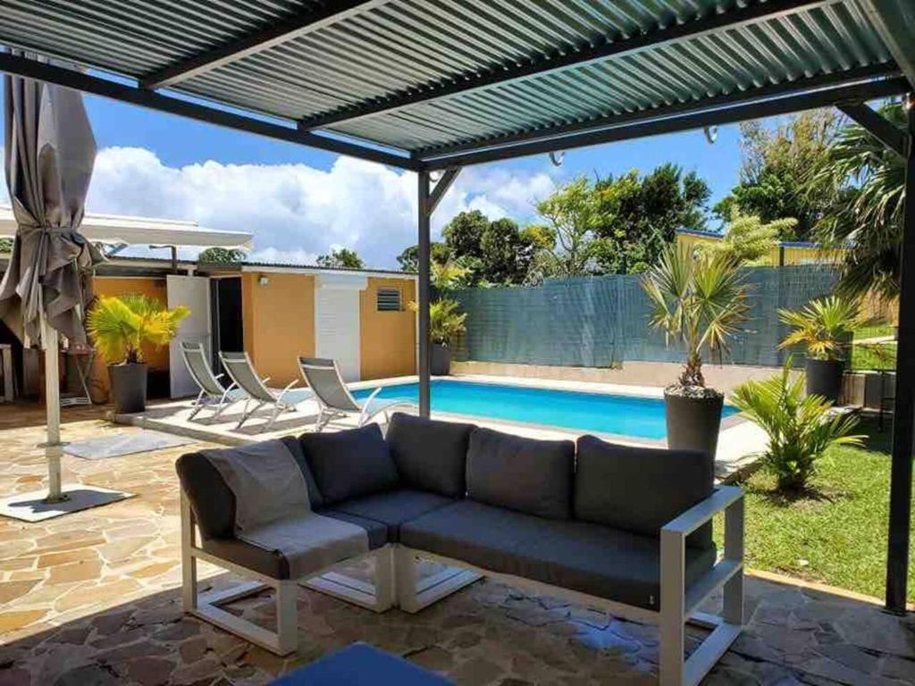 Propriete d'une chambre avec piscine partagee et wifi a Gourbeyre a 8 km de la plage photo 2