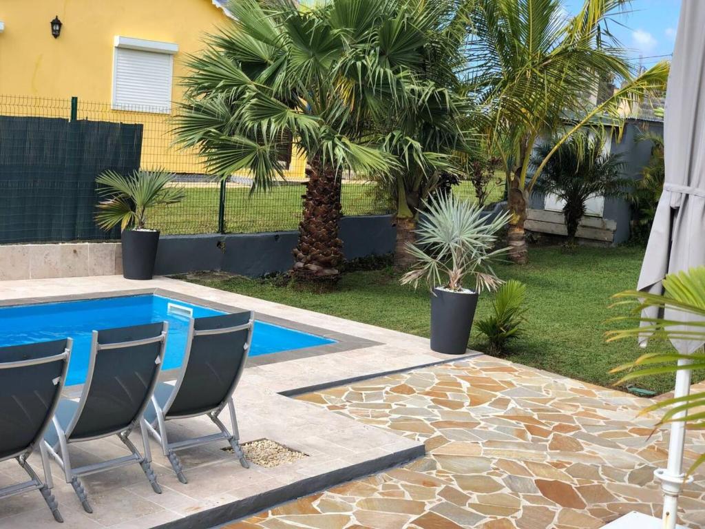 Propriete d'une chambre avec piscine partagee et wifi a Gourbeyre a 8 km de la plage photo 3