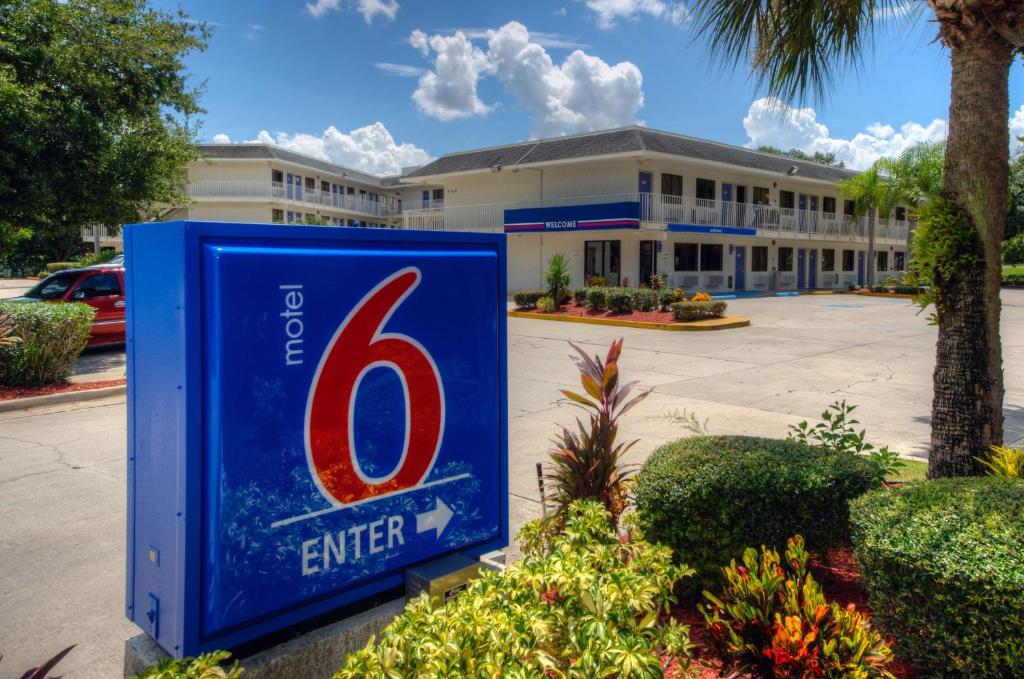 Motel 6 Bradenton, FL image