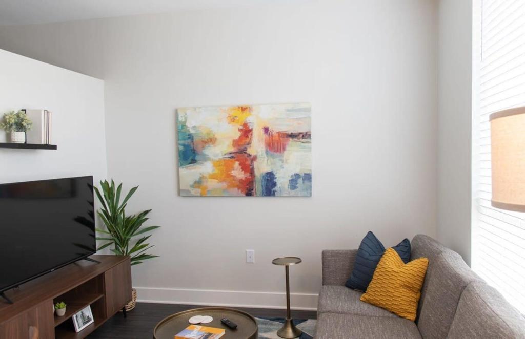 Cozysuites l Prime 1BR in Downtown Cincinnati photo 2