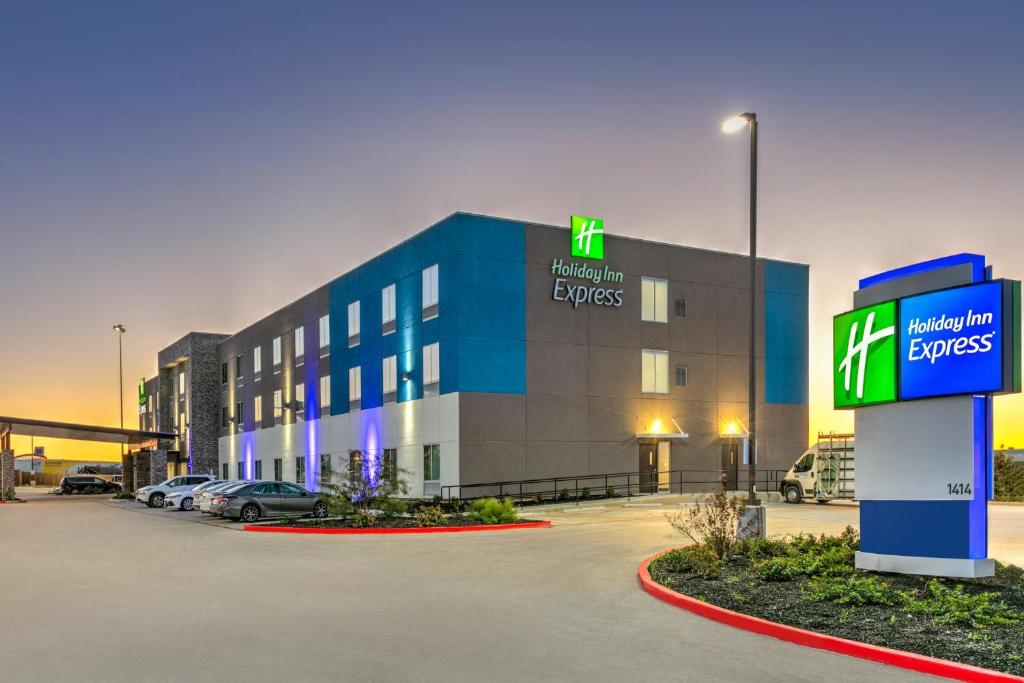 Holiday Inn Express San Antonio East I 10, an IHG Hotel image