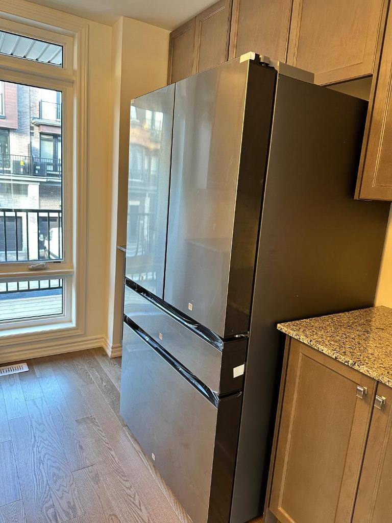 Private room in a Brand new House-Ajax-Greater Toronto, 30 min to Pearson Airport photo 3