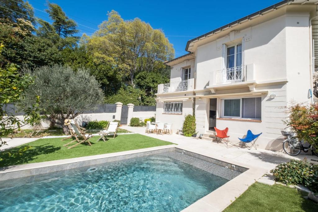 House with heated swimming pool photo 1