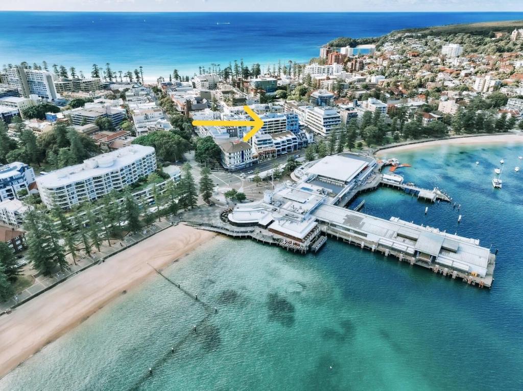 Elegant 2-Bed Unit with Expansive Harbour Views photo 1