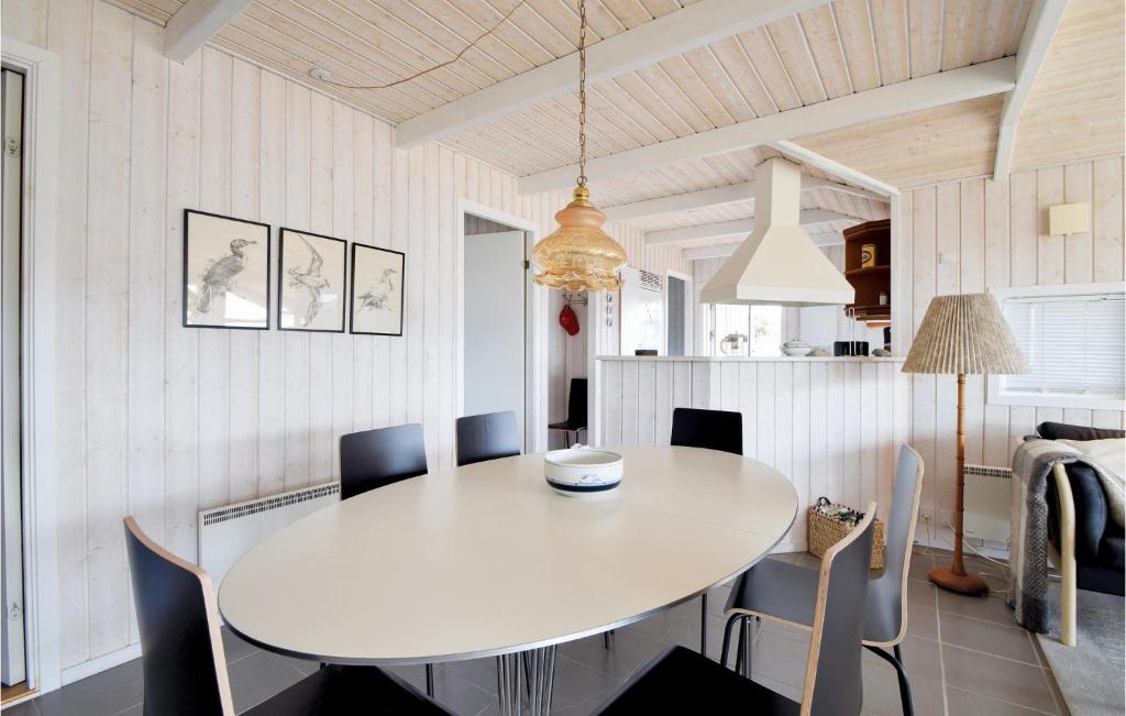 Beautiful Home In Bjert With 3 Bedrooms, Sauna And Wifi photo 4