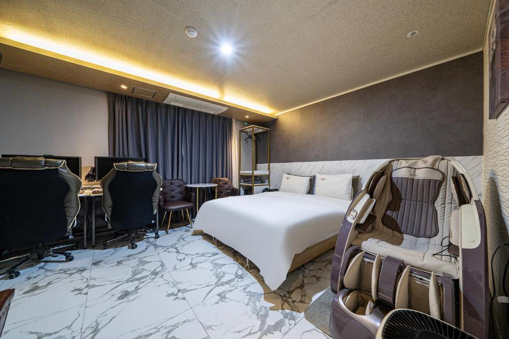 Z Hotel photo 2