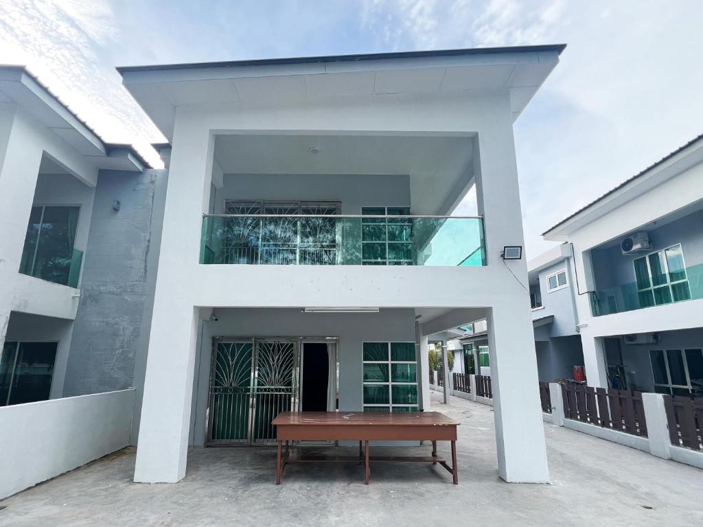Monochrome Marina Island Pangkor Villa for 14pax