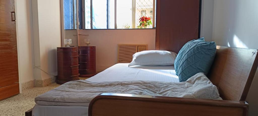SEAVIEW Room Bandra W Bandstand Nr Taj WOMEN ONLY photo 3