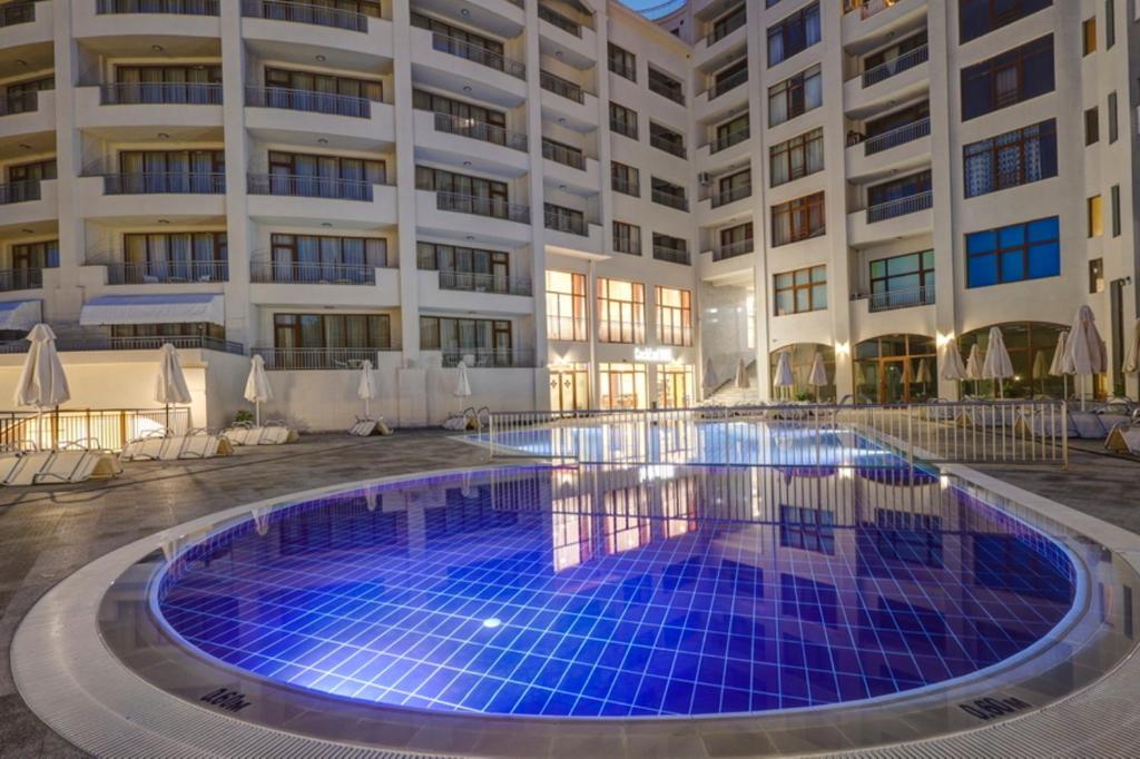 Continental Apartments photo 2