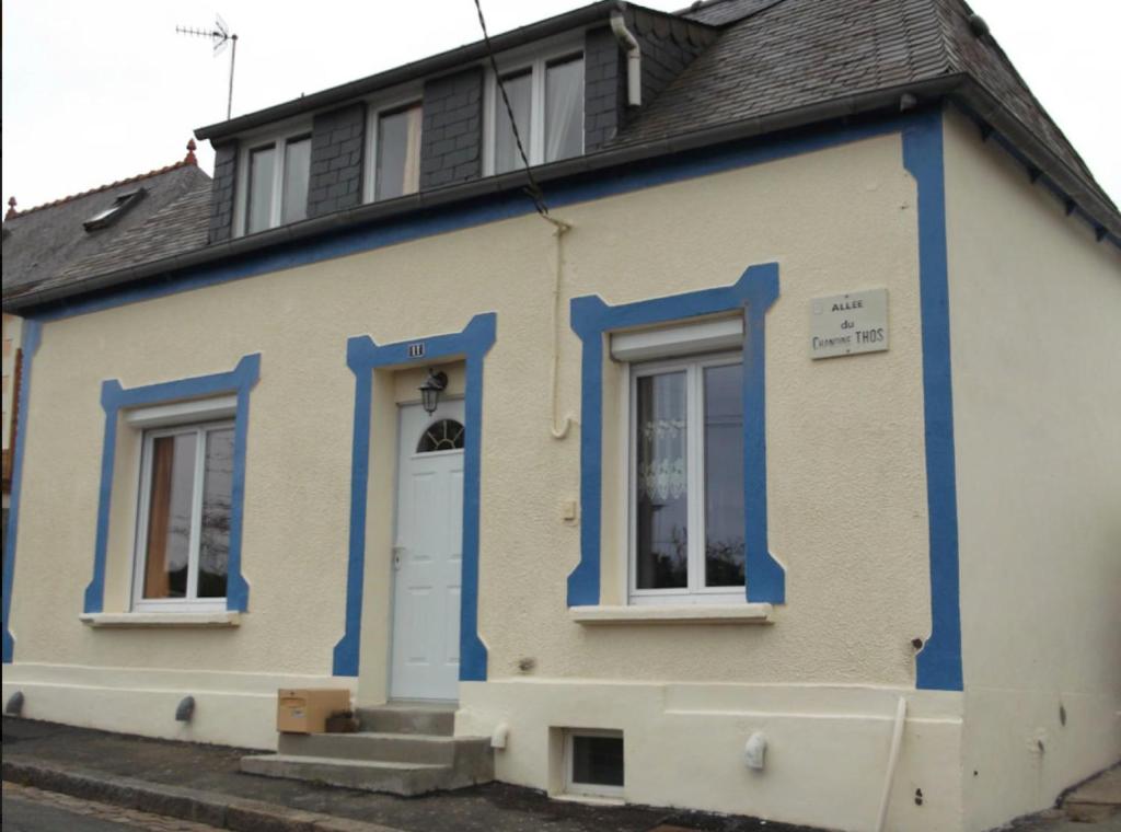 Gîte La maison Bleue 300m gare tgv