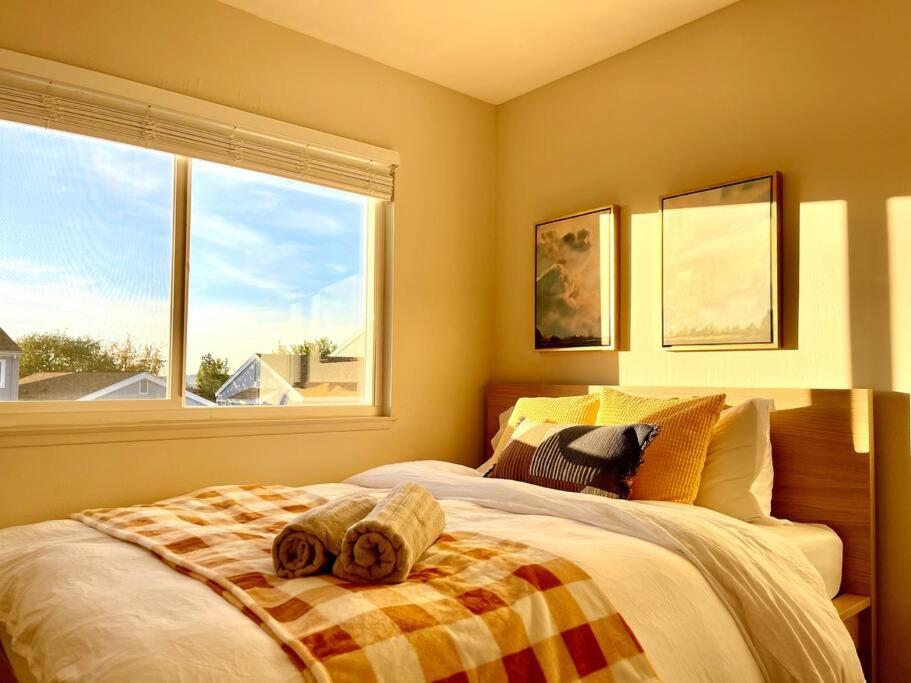 Sweet 2 bd for monthly stay! 20 mi to Disney image