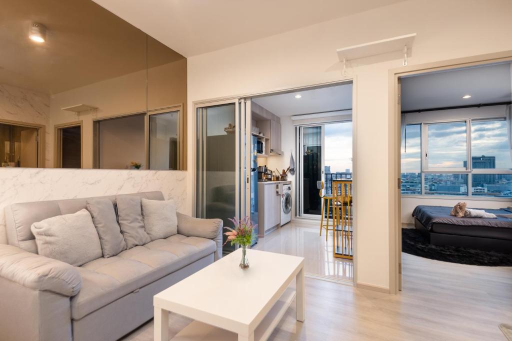 NEW-Luxury 1BR Apartment Riverview-Netflix-MRT Sleeping couch photo 4