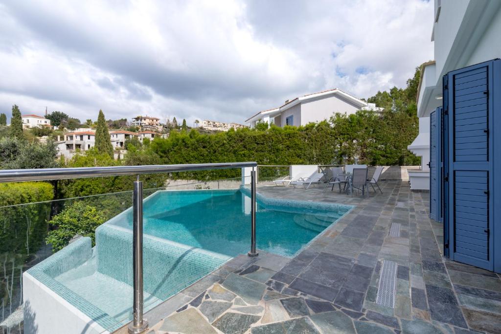 Sea View villa w infinity pool photo 1