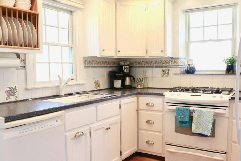 Stay On The Cape Vacation Rentals: Walk To Beach Hyannisport Three Bedroom photo 1