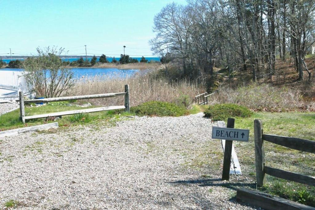 Stay On The Cape Vacation Rentals: Walk To Beach Hyannisport Three Bedroom photo 4