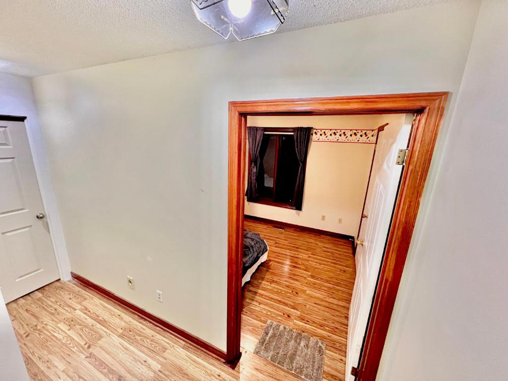 Private room with dedicated Bath in Newmarket - Free Parking photo 1