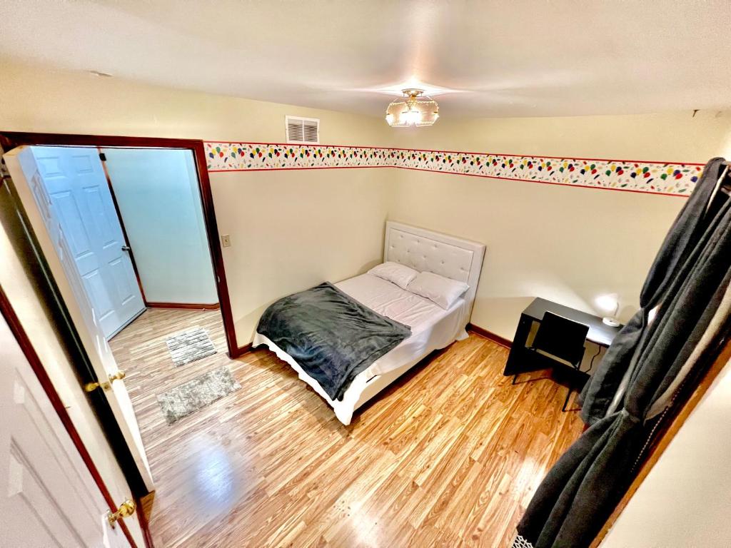 Private room with dedicated Bath in Newmarket - Free Parking