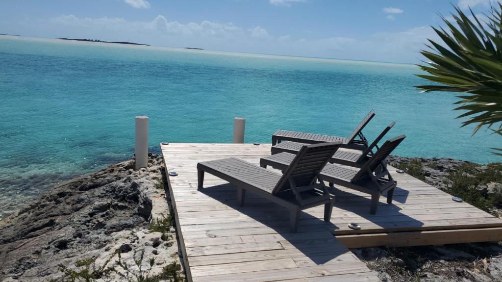 OceanBliss: Exuma, Waterfront sleeps 8 photo 2
