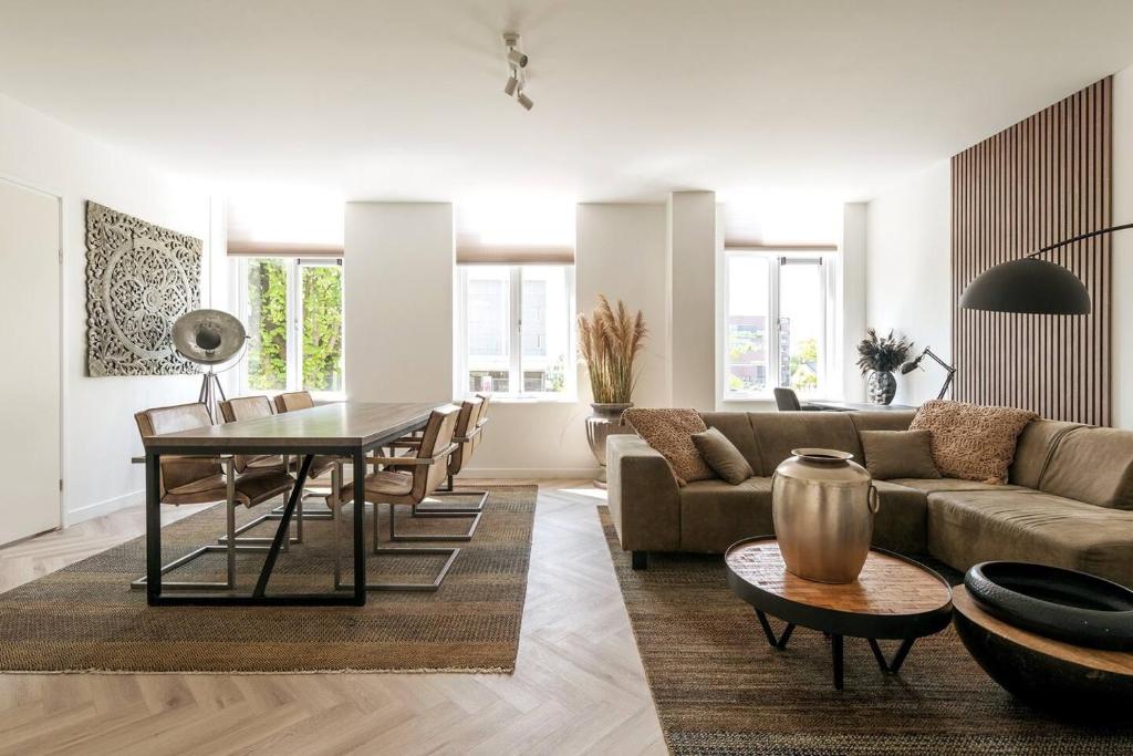 Chris New Luxurious Home With Workspace photo 1