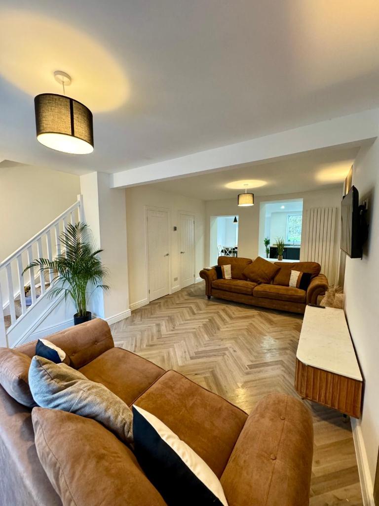Spacious home near park and playing fields photo 1