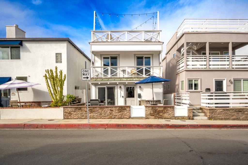 Freshly Renovated Beach House Steps to the Beach image