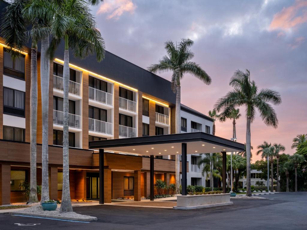 Courtyard by Marriott - Naples photo 2
