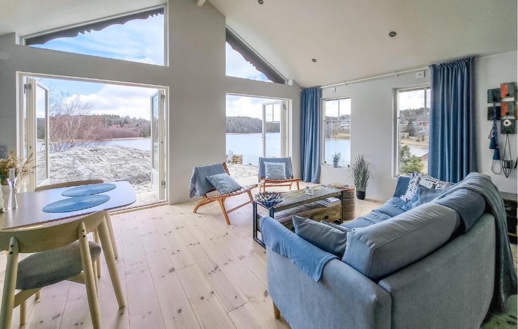 Cozy Home In Uddevalla With House Sea View photo 2