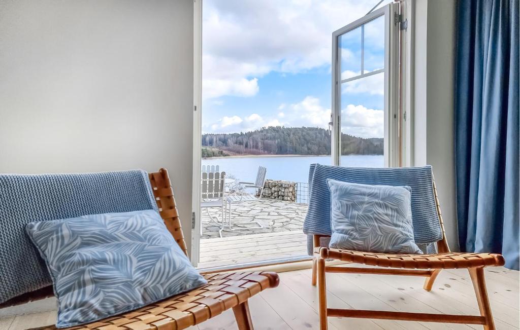 Cozy Home In Uddevalla With House Sea View photo 3