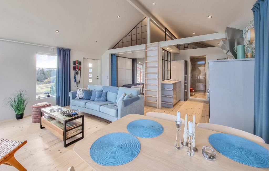 Cozy Home In Uddevalla With House Sea View photo 4