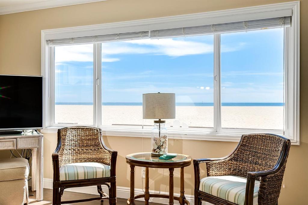 TWO BEACHFRONT BUNGALOWS ON THE SAND IN Newport Beach image