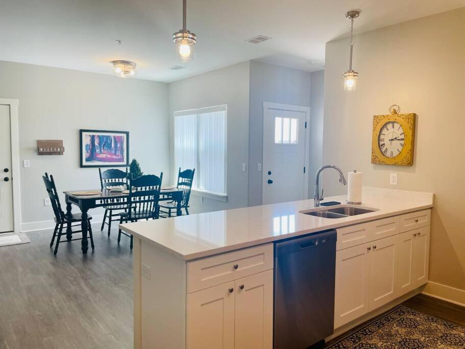 Main Floor 2 Bedroom Condo in Bettendorf photo 1