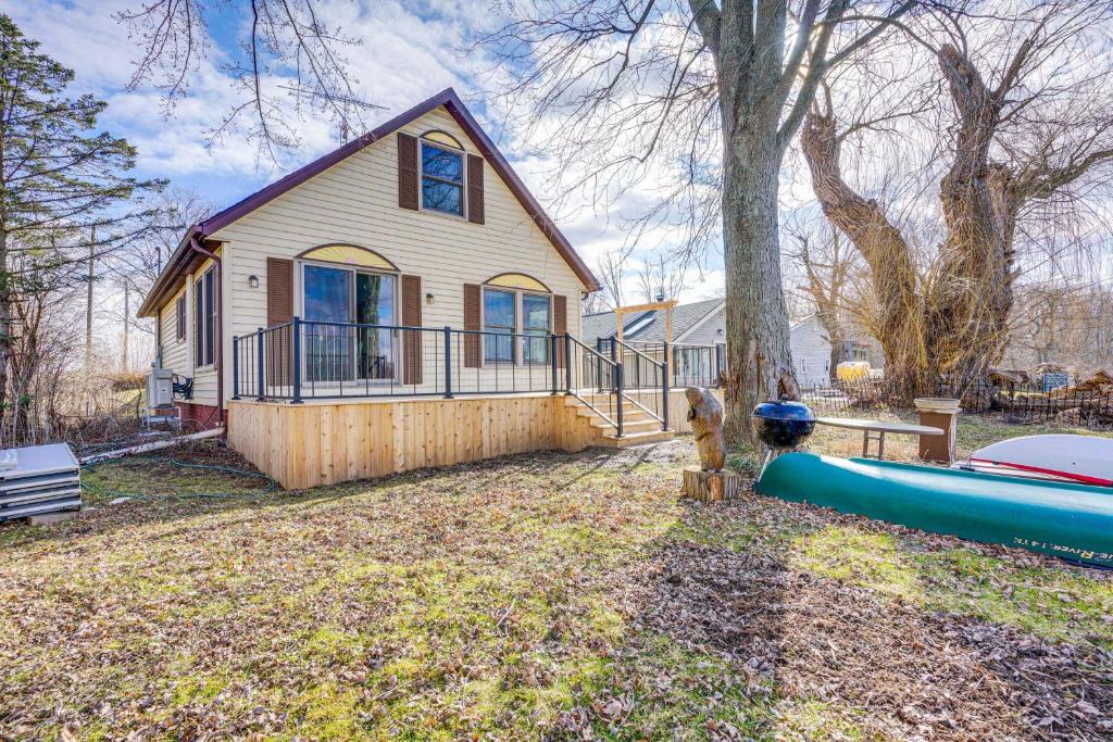 Waterfront Cottage with Deck and Dock on Dragon Lake! photo 1