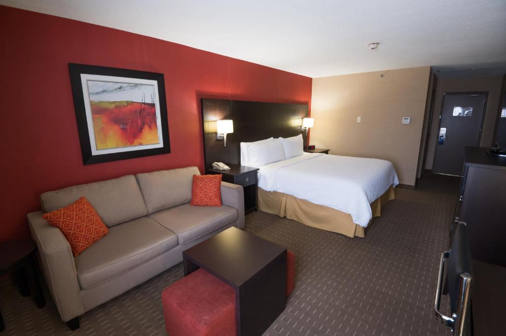 Holiday Inn Express Hotel & Suites Chatham South, an IHG Hotel photo 1