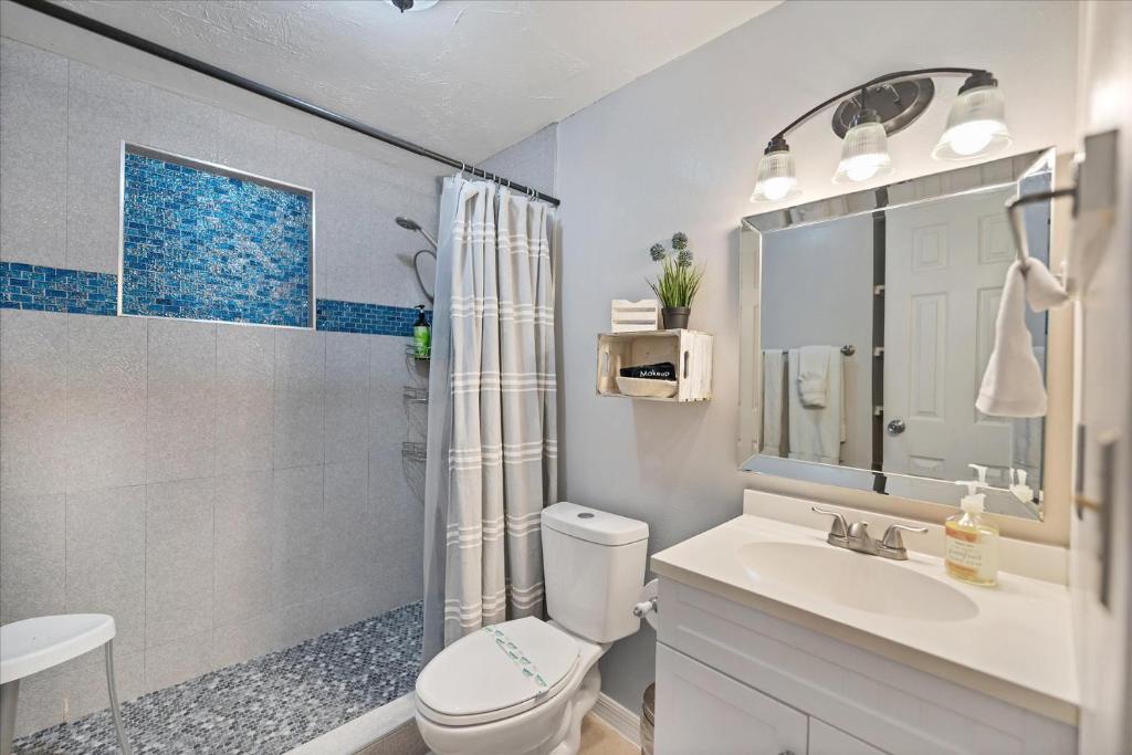 Beach Cottage with heated pool just off Siesta Key photo 1